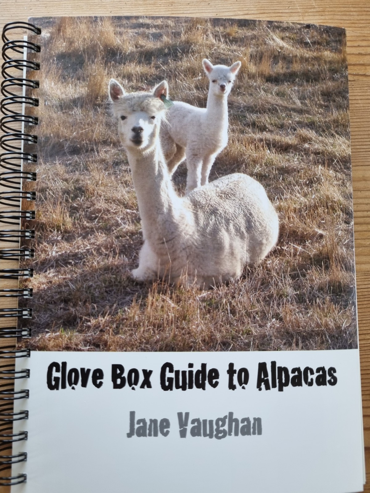 Alpakkavandring - AlpacaEQ - Glove Box Guide to Alpacas By Jane Vaughn